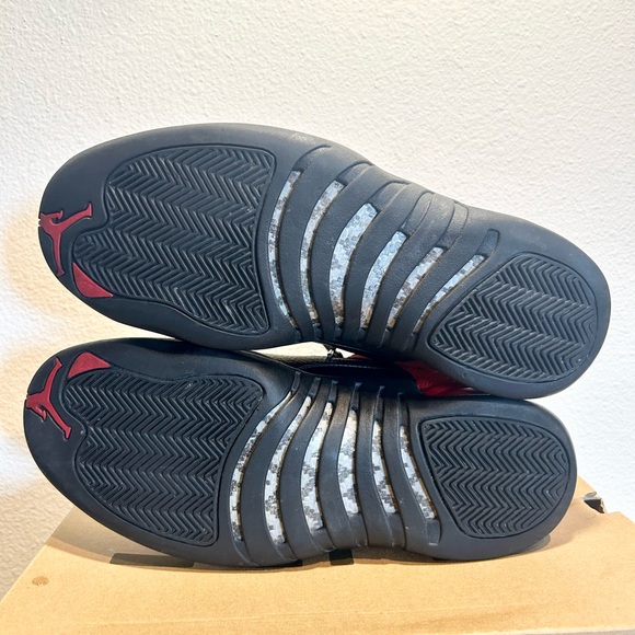 Jordan 12 Retro Reverse Flu Game size 10.5 CT8013-602 2020 PRE-OWNED - Picture 7 of 9